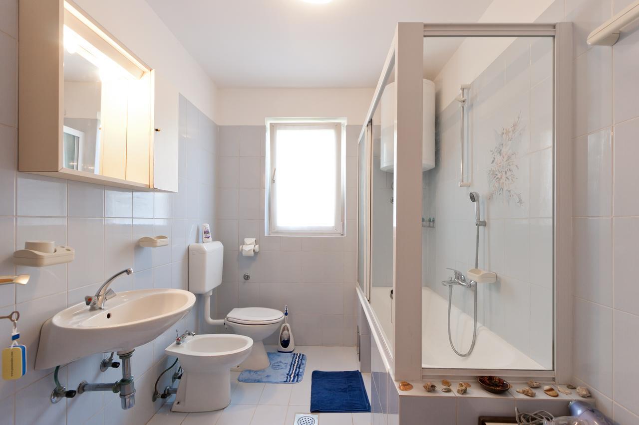 Apartments Neda โปเรช ภายนอก รูปภาพ