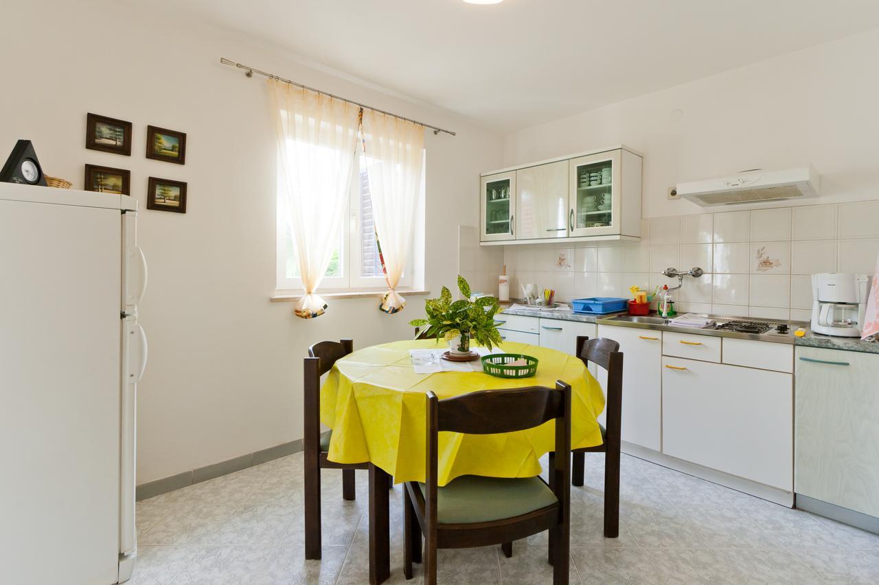 Apartments Neda โปเรช ภายนอก รูปภาพ