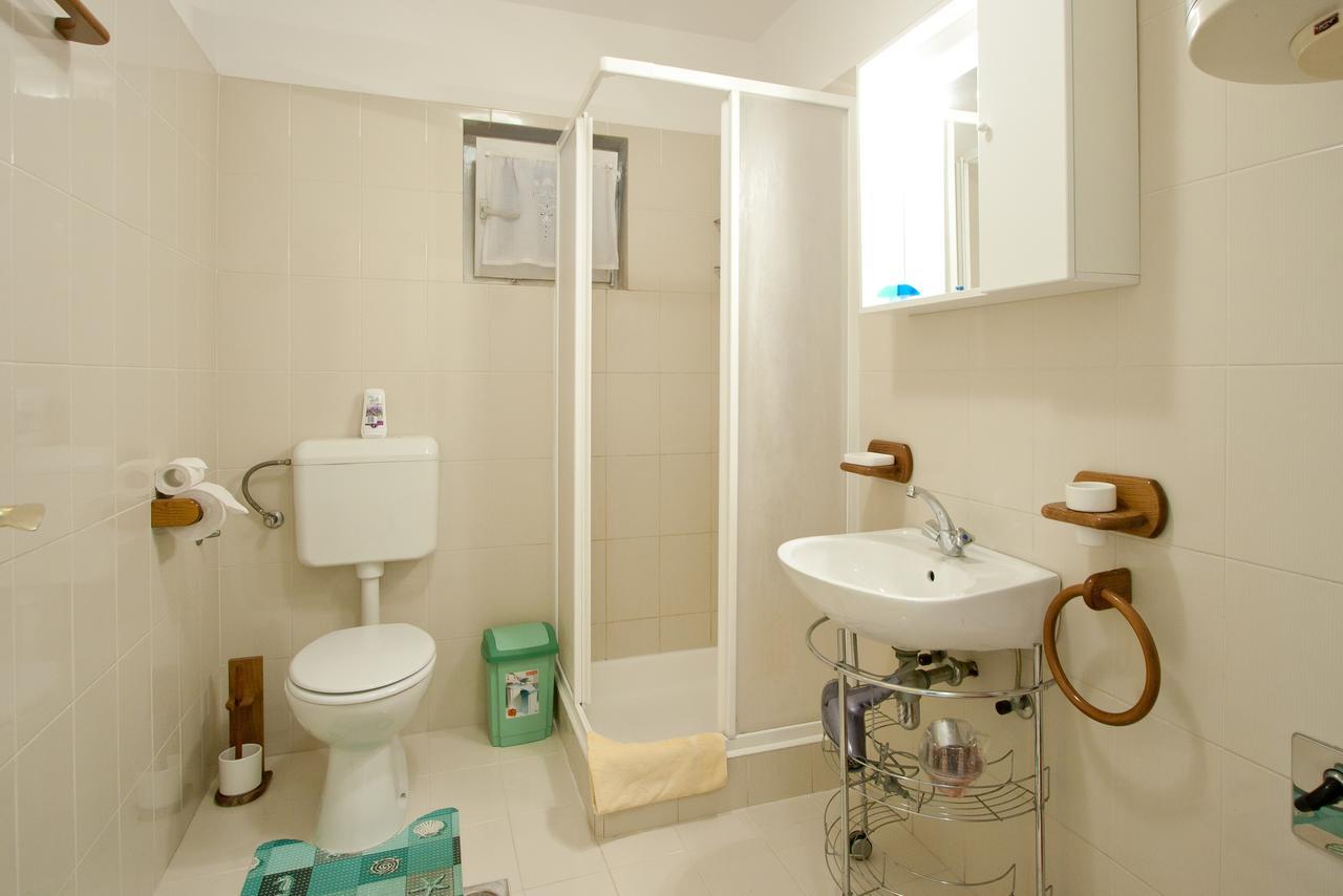 Apartments Neda โปเรช ภายนอก รูปภาพ